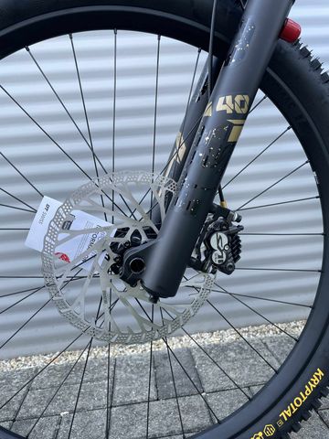 Used Pivot PHOENIX Pro Saint 2025 2025 Mountainbike, Black, 29, 27.5 — image 11 of 17
