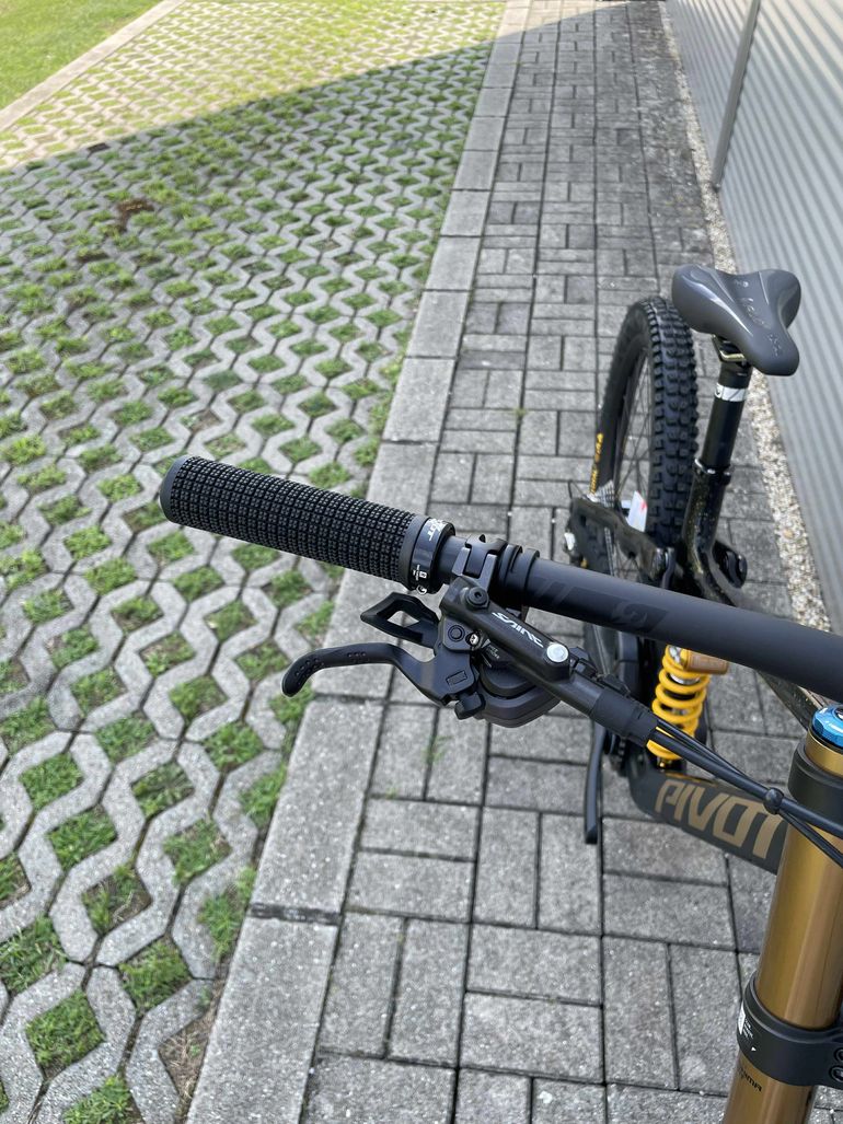 Tweedehands Pivot PHOENIX Pro Saint 2025 2025 Mountainbike — afbeelding 16 van 17