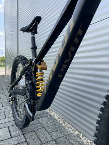 Used Pivot PHOENIX Pro Saint 2025 2025 Mountainbike, Black, 29, 27.5 — image 13 of 17