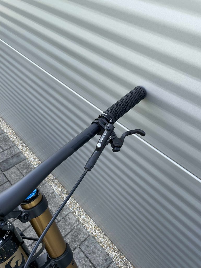 Tweedehands Pivot PHOENIX Pro Saint 2025 2025 Mountainbike — afbeelding 7 van 17