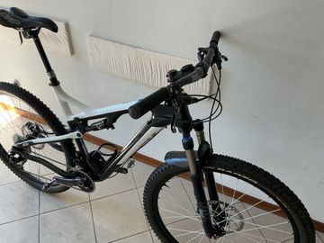 Używany Trek Superfly 100 Élite 2011 2011 Mountainbike — zdjęcie 4 z 12