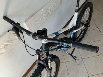 Używany Trek Superfly 100 Élite 2011 2011 Mountainbike — zdjęcie 3 z 12
