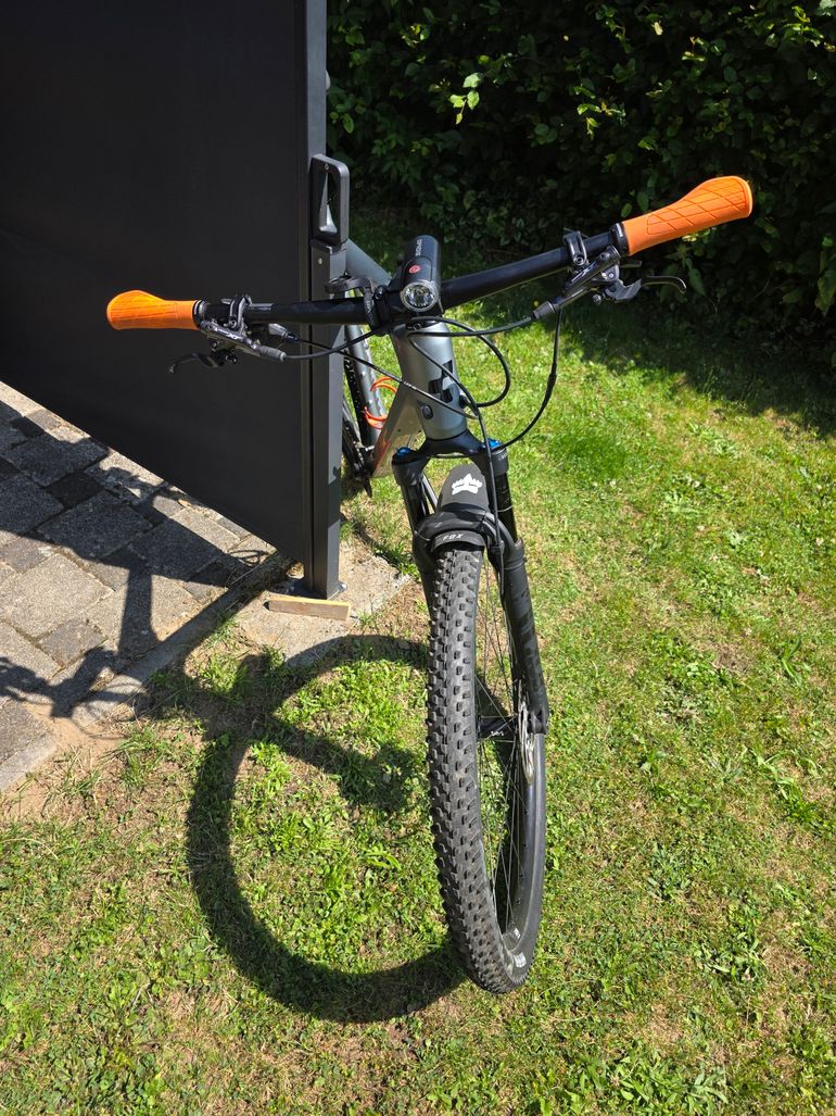 Used CUBE REACTION C:62 RACE 2022 2022 Mountainbike, Hellgrau, 29 — image 7 of 8