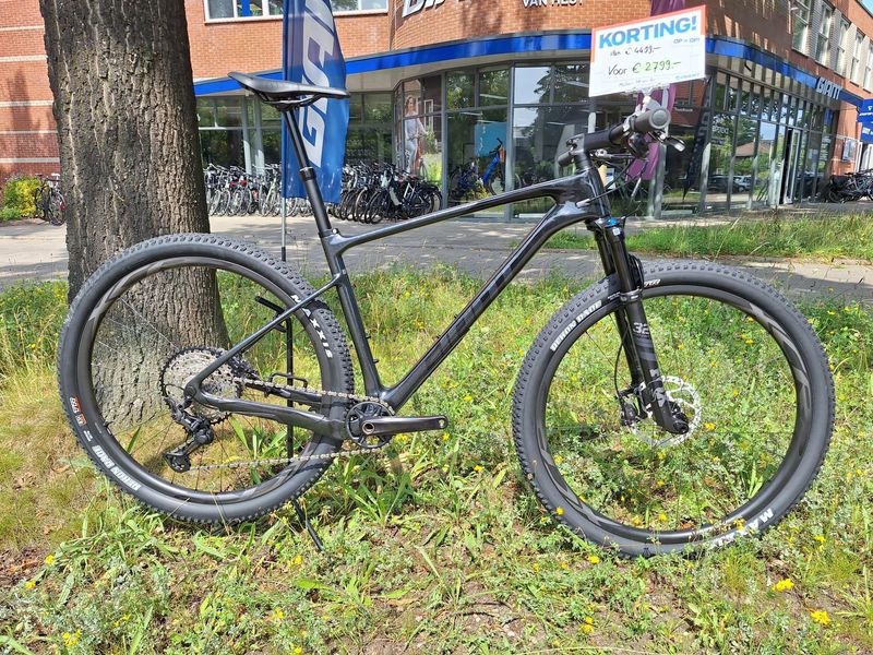 Käytetty Giant XTC Advanced 29 1 2022 2022 Mountainbike — kuva 1 / 7
