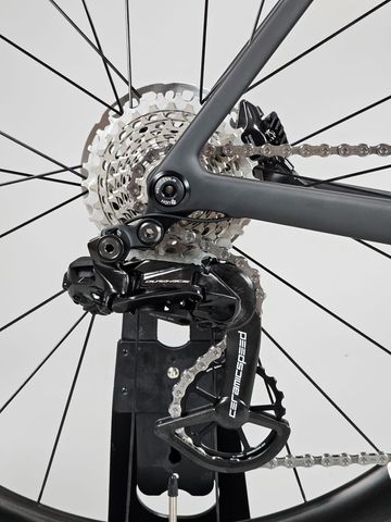 Używany Colnago V5Rs Team UAE SDM5 2025 Road & Gravel — zdjęcie 8 z 27
