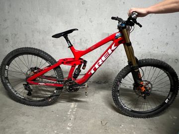 Used Trek Session Other SRAM 2018 Mountainbike, Red — image 1 of 3