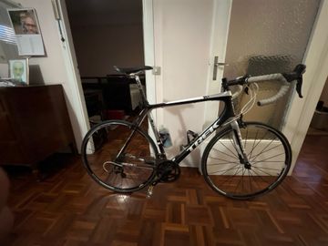 Trek Madone 4.5 H2 (Compact) 2012 2012 Road & Gravel de segunda mano, Negro — imagen 1 de 5
