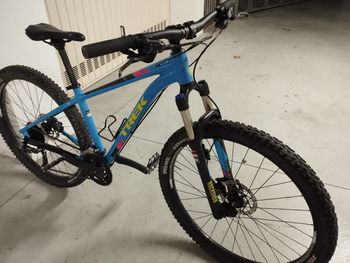 Used Trek X-Caliber 7 2015 2015 Mountainbike, Blue, 27.5, 29 — image 1 of 4
