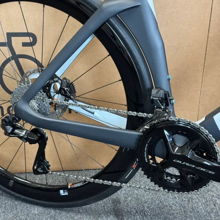 Used Bianchi Oltre Pro Dura-Ace Di2 R9200 Carbon Road Bike-2024 59cm (58cm) 2024 Road & Gravel, Black — image 6 of 13