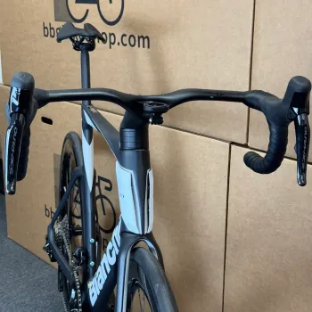 Used Bianchi Oltre Pro Dura-Ace Di2 R9200 Carbon Road Bike-2024 59cm (58cm) 2024 Road & Gravel, Black — image 4 of 13