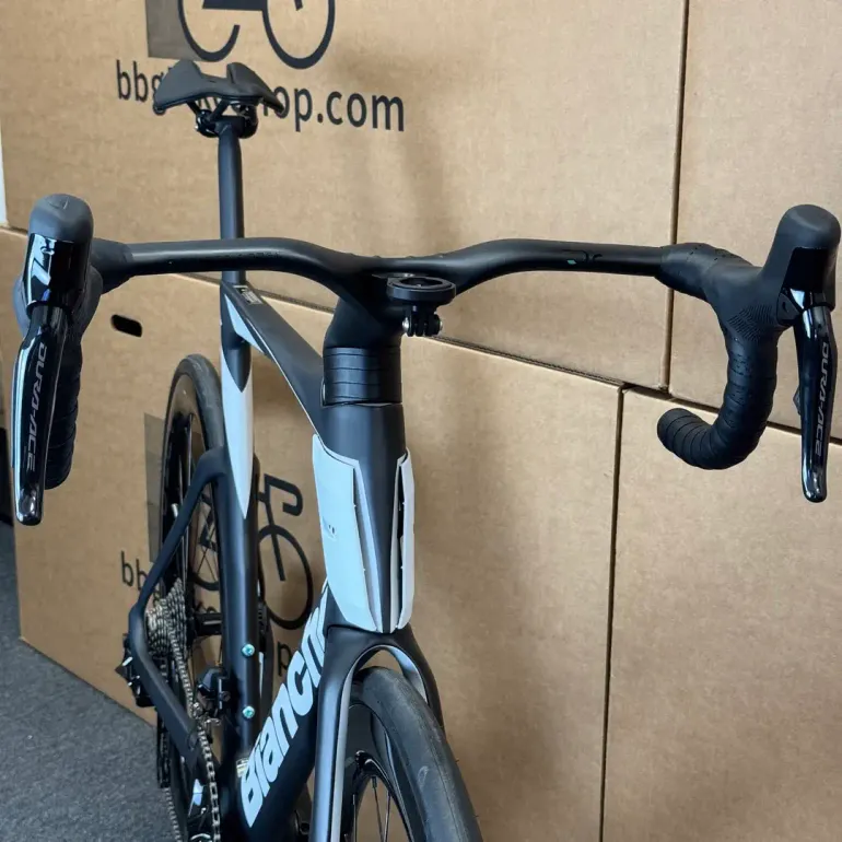 Used Bianchi Oltre Pro Dura-Ace Di2 R9200 Carbon Road Bike-2024 59cm (58cm) 2024 Road & Gravel, Black — image 4 of 13