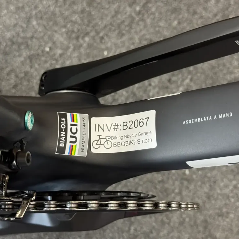 Used Bianchi Oltre Pro Ultegra Di2 12-Speed Carbon Road Bike-2024 (59cm) 2024 Road & Gravel, Black — image 10 of 11