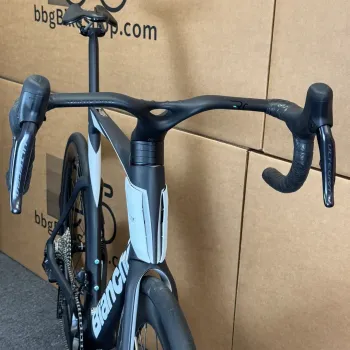 Used Bianchi Oltre Pro Ultegra Di2 12-Speed Carbon Road Bike-2024 (59cm) 2024 Road & Gravel, Black — image 4 of 11