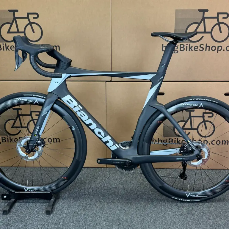 Used Bianchi Oltre Pro Ultegra Di2 12-Speed Carbon Road Bike-2024 (59cm) 2024 Road & Gravel, Black — image 2 of 11