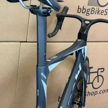Used Bianchi Oltre Pro Ultegra Di2 12-Speed Carbon Road Bike-2024 (59cm) 2024 Road & Gravel, Black — image 8 of 11