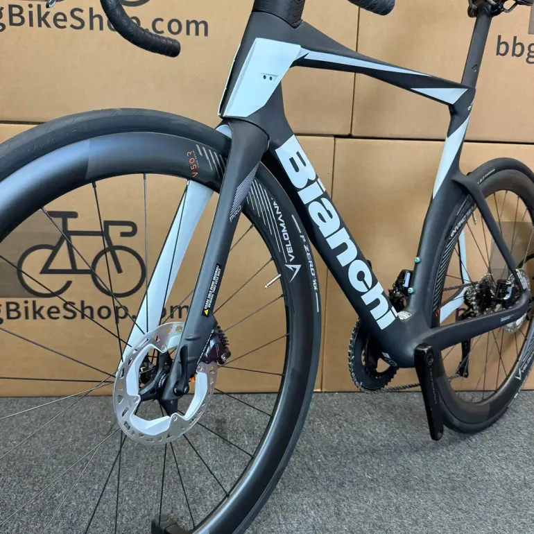 Used Bianchi Oltre Pro Ultegra Di2 12-Speed Carbon Road Bike-2024 (59cm) 2024 Road & Gravel, Black — image 9 of 11
