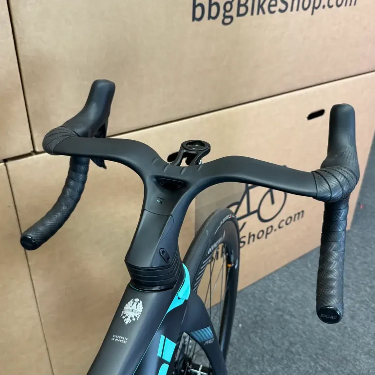 Used Bianchi Bianchi Oltre Pro Ultegra Di2 12-Speed Carbon Road Bike-2024 47cm 2024 Road & Gravel, Black — image 8 of 11