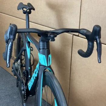 Used Bianchi Bianchi Oltre Pro Ultegra Di2 12-Speed Carbon Road Bike-2024 47cm 2024 Road & Gravel, Black — image 4 of 11