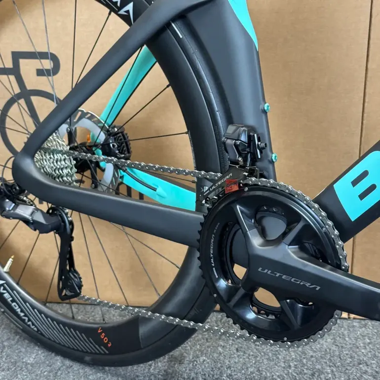 Used Bianchi Oltre Pro Ultegra Di2 12-Speed Carbon Road Bike-2024 (47cm) 2024 Road & Gravel, Black — image 5 of 12