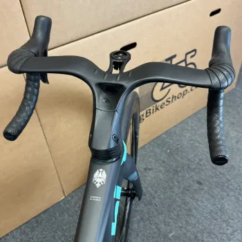 Used Bianchi Oltre Pro Ultegra Di2 12-Speed Carbon Road Bike-2024 (47cm) 2024 Road & Gravel, Black — image 9 of 12