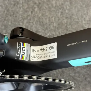 Used Bianchi Oltre Pro Ultegra Di2 12-Speed Carbon Road Bike-2024 (47cm) 2024 Road & Gravel, Black — image 11 of 12
