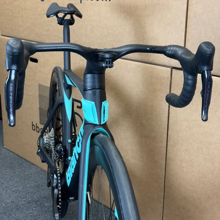 Used Bianchi Oltre Pro Ultegra Di2 12-Speed Carbon Road Bike-2024 (47cm) 2024 Road & Gravel, Black — image 4 of 12