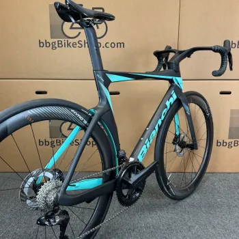 Used Bianchi Oltre Pro Ultegra Di2 12-Speed Carbon Road Bike-2024 (55cm) 2024 Road & Gravel, Black — image 7 of 12
