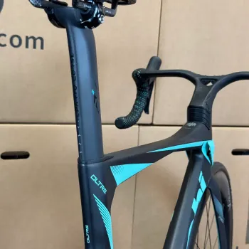 Used Bianchi Oltre Pro Ultegra Di2 12-Speed Carbon Road Bike-2024 (55cm) 2024 Road & Gravel, Black — image 8 of 12