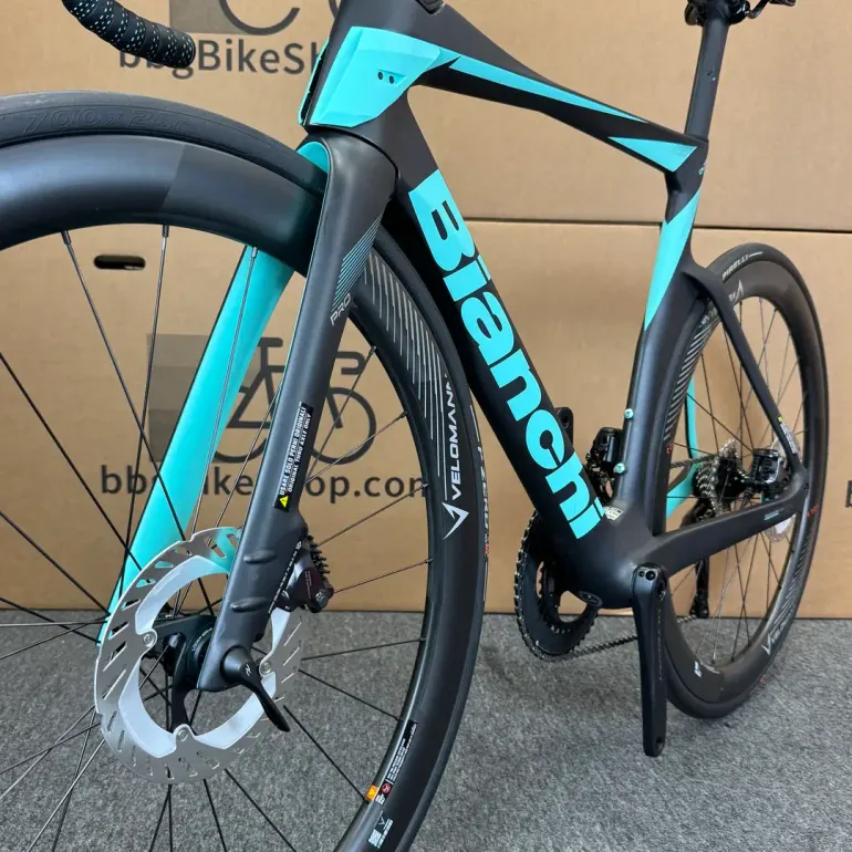 Used Bianchi Oltre Pro Ultegra Di2 12-Speed Carbon Road Bike-2024 (55cm) 2024 Road & Gravel, Black — image 10 of 12