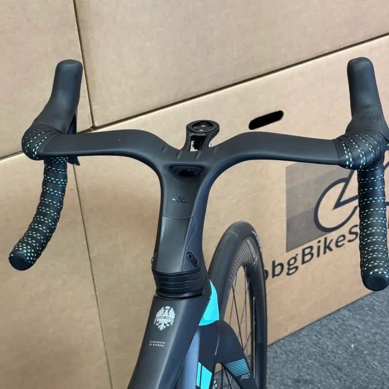 Used Bianchi Oltre Pro Ultegra Di2 12-Speed Carbon Road Bike-2024 (55cm) 2024 Road & Gravel, Black — image 9 of 12