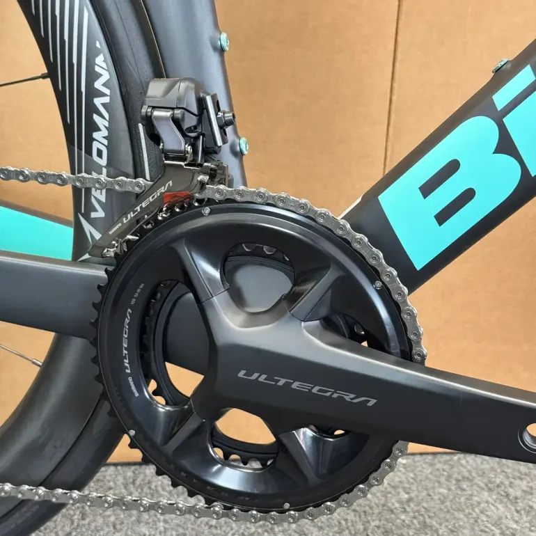 Used Bianchi Oltre Pro Ultegra Di2 12-Speed Carbon Road Bike-2024 (55cm) 2024 Road & Gravel, Black — image 5 of 12