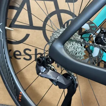 Used Bianchi Oltre Pro Ultegra Di2 12-Speed Carbon Road Bike-2024 (55cm) 2024 Road & Gravel, Black — image 6 of 12
