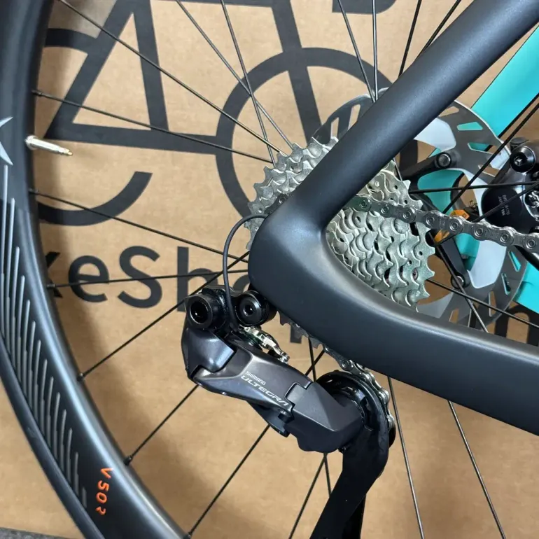 Used Bianchi Oltre Pro Ultegra Di2 12-Speed Carbon Road Bike-2024 (55cm) 2024 Road & Gravel, Black — image 6 of 12
