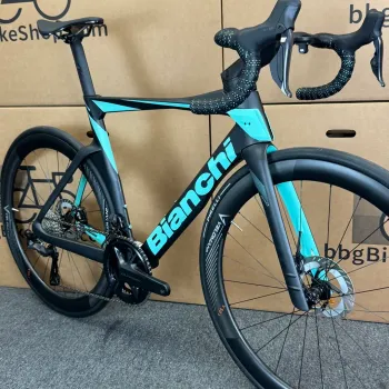 Used Bianchi Oltre Pro Ultegra Di2 12-Speed Carbon Road Bike-2024 (55cm) 2024 Road & Gravel, Black — image 3 of 12