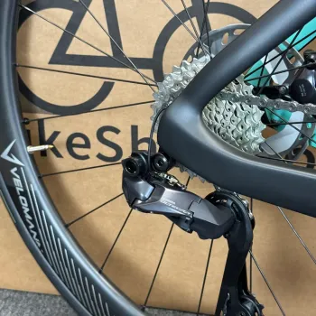 Used Bianchi Bianchi Oltre Pro Ultegra Di2 12-Speed Carbon Road Bike-2024 (50cm) 2024 Road & Gravel, Black — image 6 of 12