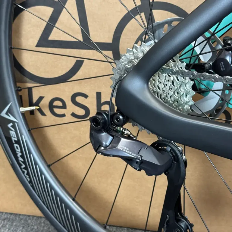 Used Bianchi Bianchi Oltre Pro Ultegra Di2 12-Speed Carbon Road Bike-2024 (50cm) 2024 Road & Gravel, Black — image 6 of 12