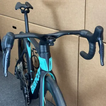 Used Bianchi Bianchi Oltre Pro Ultegra Di2 12-Speed Carbon Road Bike-2024 (50cm) 2024 Road & Gravel, Black — image 4 of 12