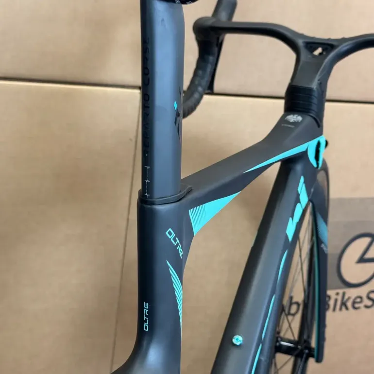 Used Bianchi Bianchi Oltre Pro Ultegra Di2 12-Speed Carbon Road Bike-2024 (50cm) 2024 Road & Gravel, Black — image 8 of 12