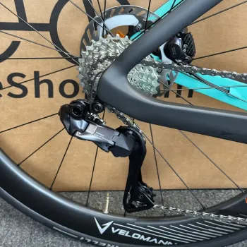 Used Bianchi Oltre Pro Ultegra Di2 12-Speed Carbon Road Bike-2024 (50cm) 2024 Road & Gravel, Black — image 3 of 12