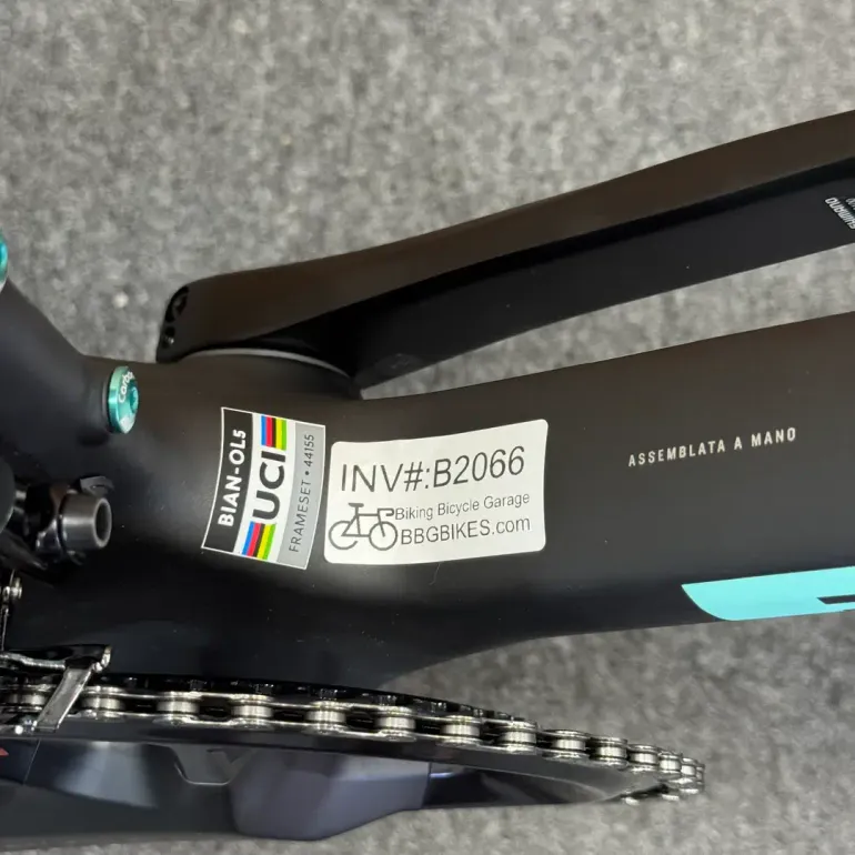 Used Bianchi Oltre Pro Ultegra Di2 12-Speed Carbon Road Bike-2024 (50cm) 2024 Road & Gravel, Black — image 11 of 12