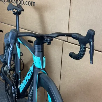 Used Bianchi Oltre Pro Ultegra Di2 12-Speed Carbon Road Bike-2024 (50cm) 2024 Road & Gravel, Black — image 8 of 12