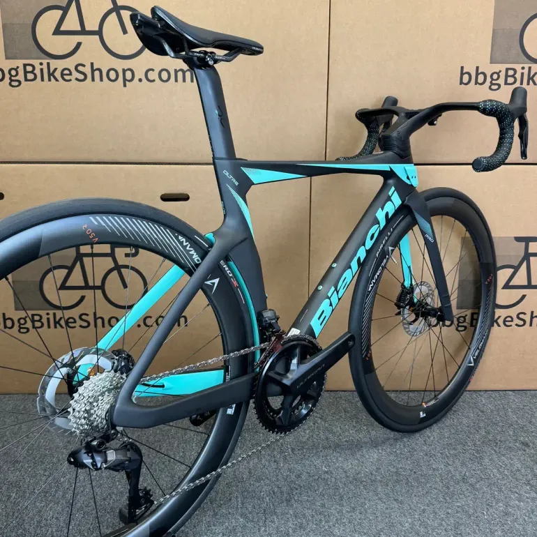 Used Bianchi Oltre Pro Ultegra Di2 12-Speed Carbon Road Bike-2024 (50cm) 2024 Road & Gravel, Black — image 7 of 12