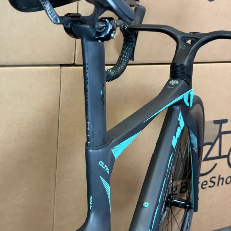 Used Bianchi Oltre Pro Ultegra Di2 12-Speed Carbon Road Bike-2024 (50cm) 2024 Road & Gravel, Black — image 8 of 12