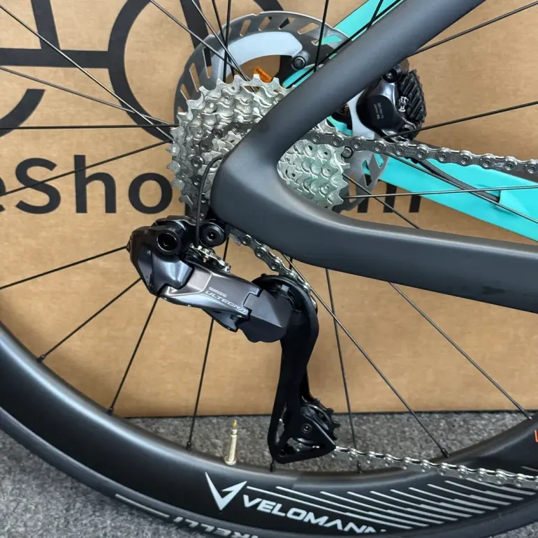 Used Bianchi Oltre Pro Ultegra Di2 12-Speed Carbon Road Bike-2024 (50cm) 2024 Road & Gravel, Black — image 6 of 12