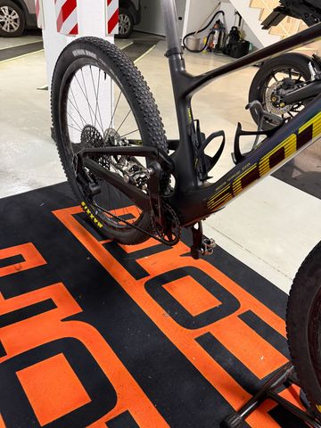 Scott Spark Team Issue 2022 Mountainbike usato, Viola — immagine 6 di 7