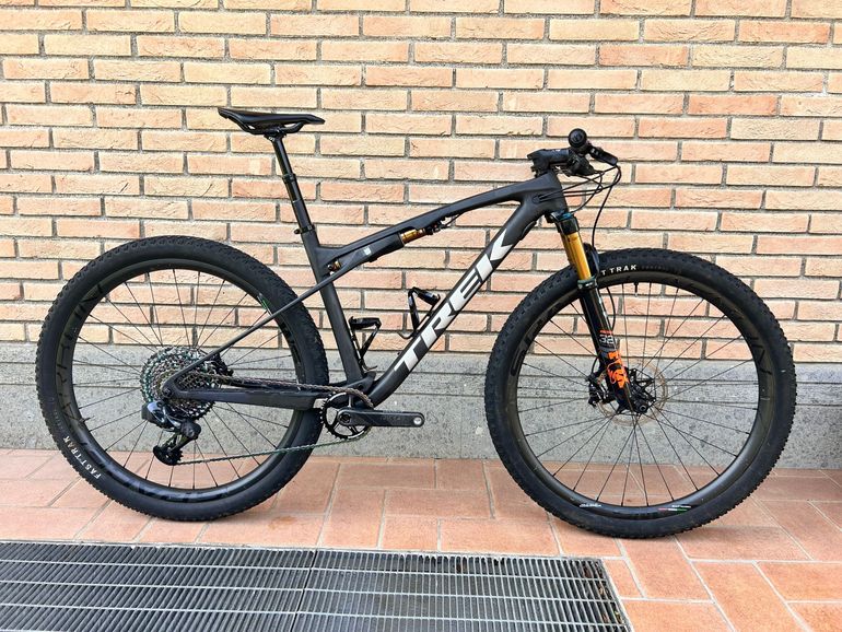 Used Trek SUPERCALIBER GEN. 1 2021 Mountainbike, Negro — image 1 of 13
