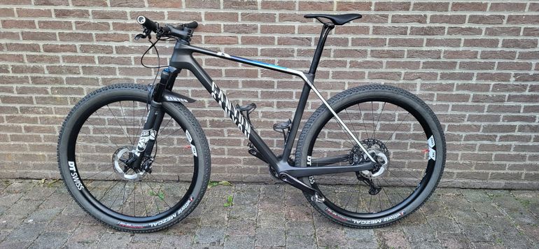 Used Canyon Exceed CF SLX 8 2023 2023 Mountainbike — image 2 of 5