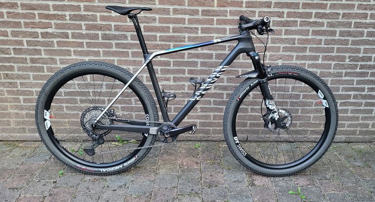 Used Canyon Exceed CF SLX 8 2023 2023 Mountainbike — image 1 of 5