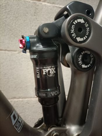 Used Focus O1e Shimano Deore XT 2022 Mountainbike, Light Gray, 29 — image 3 of 24