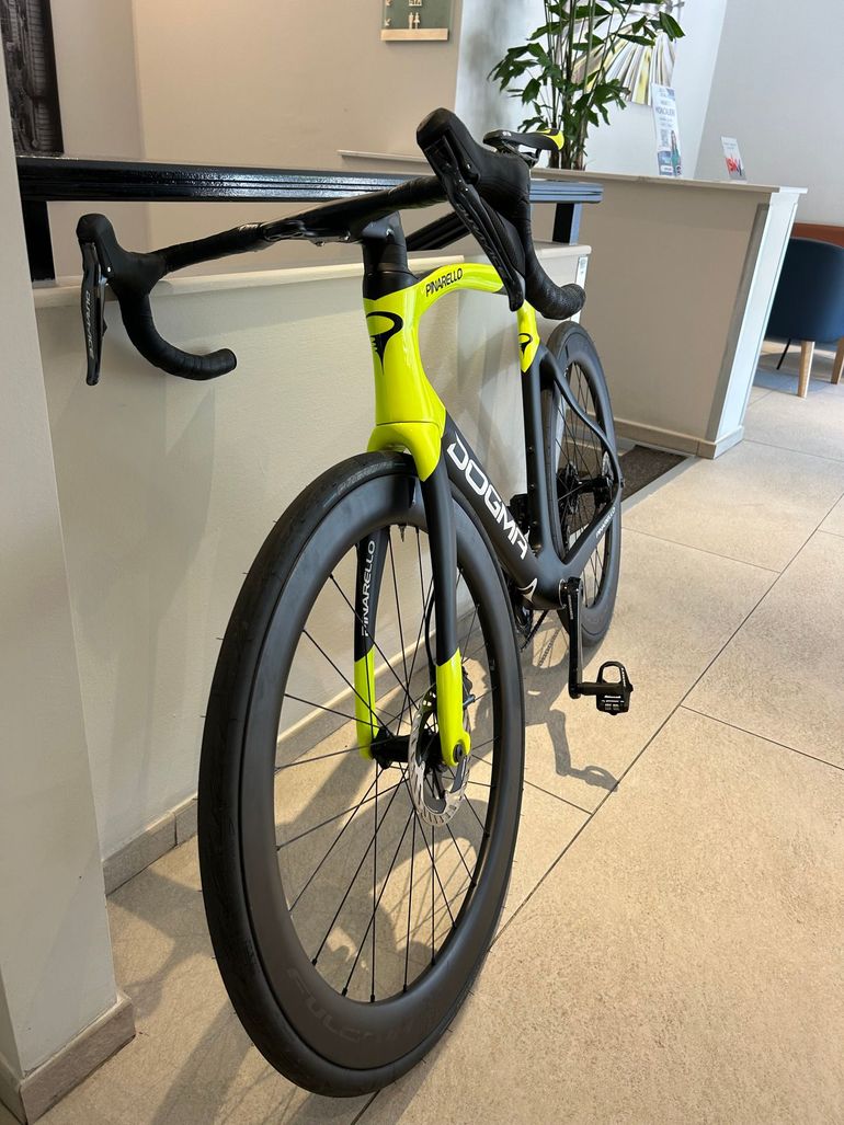 Pinarello Dogma F12 2023